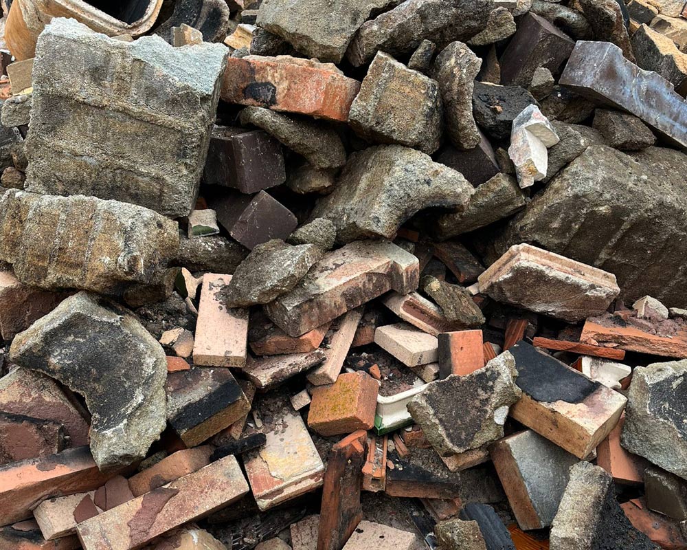 Fachgerechte Entsorgung von Bauschutt aus Kaminabbrüchen