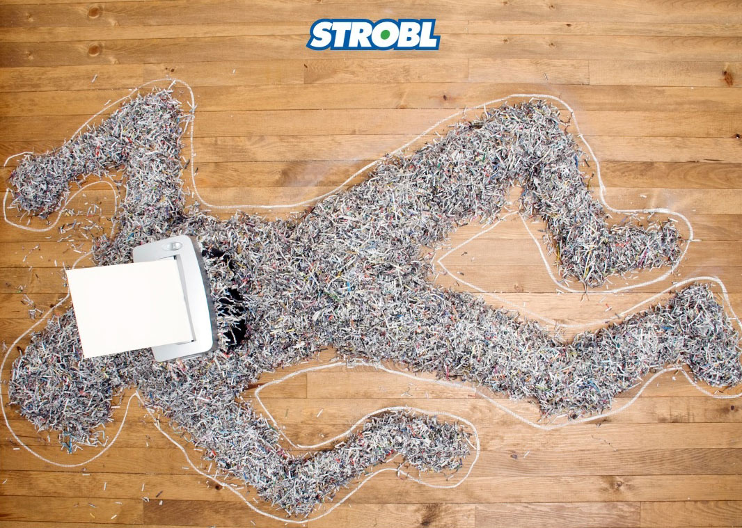 Vertrauliche Unterlagen einfach im Papiercontainer zu entsorgen, ist keine gute Idee. Denn personenbezogene Daten, Geschäftsgeheimnisse oder sensible Informationen müssen sicher und gesetzeskonform vernichtet werden.