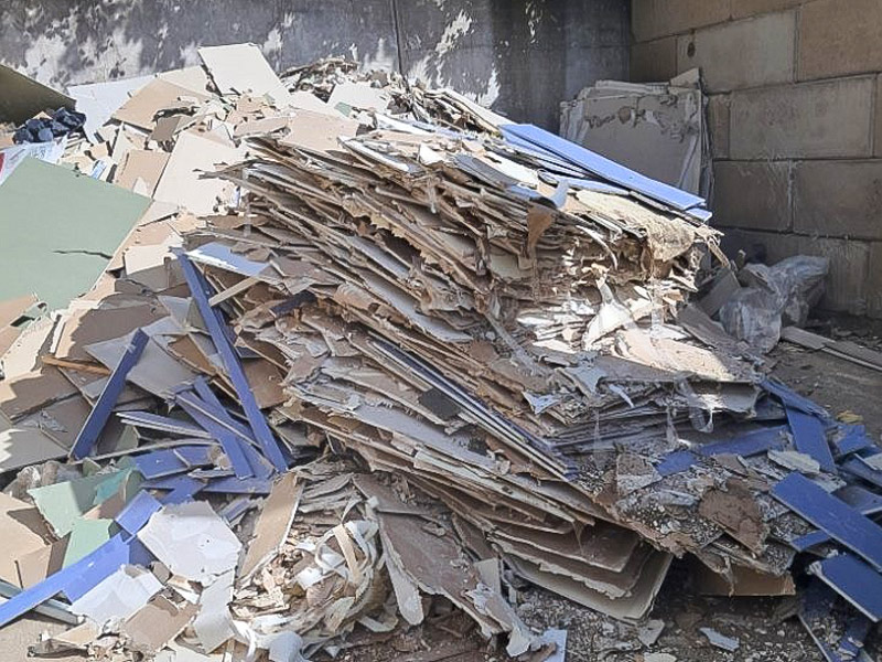 Gipskarton zählt nicht zum mineralischen Bauschutt! Bei uns im Recyclingzentrum in Amberg kannst du deinen Gipskarton ganz einfach und fachgerecht entsorgen.