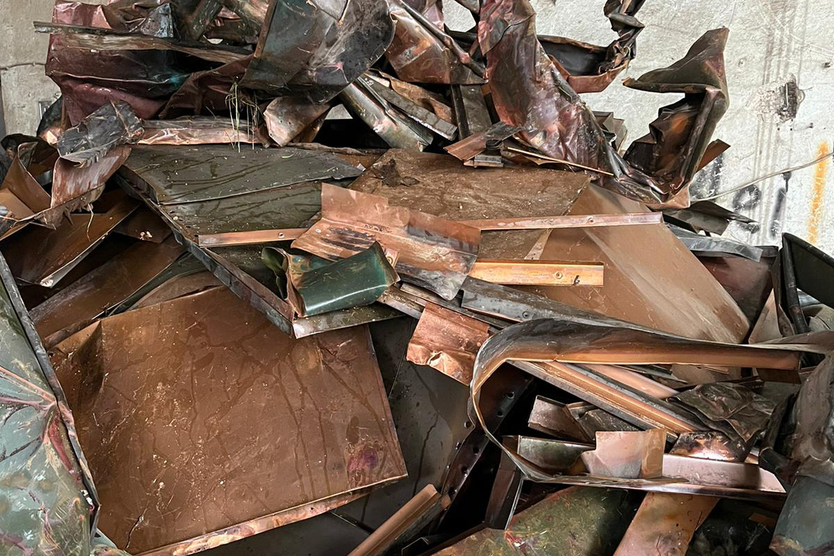 Kupfer ist einer der wertvollsten Rohstoffe im Metallrecycling. Ob Millberry-Draht, Berry, Kanal-Draht, Schwerkupfer, Leichtkupfer oder Neublechreste – mit der richtigen Sortierung sicherst du dir den besten Preis. Bring dein Kupfer in unser Recyclingzentrum in Amberg oder nutze unseren Container-Service – wir kümmern uns um die fachgerechte Verwertung.